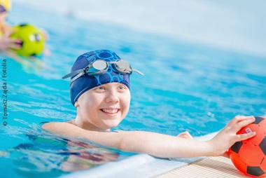 inklusiver BEHINDERTEN-Sport Schwimmen für Kinder mit geistiger Behinderung